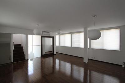 ヘーベルハウス東京デザインオフィス白い空間 