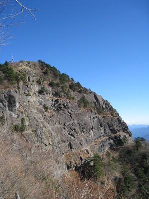 山頂直下の屏風岩